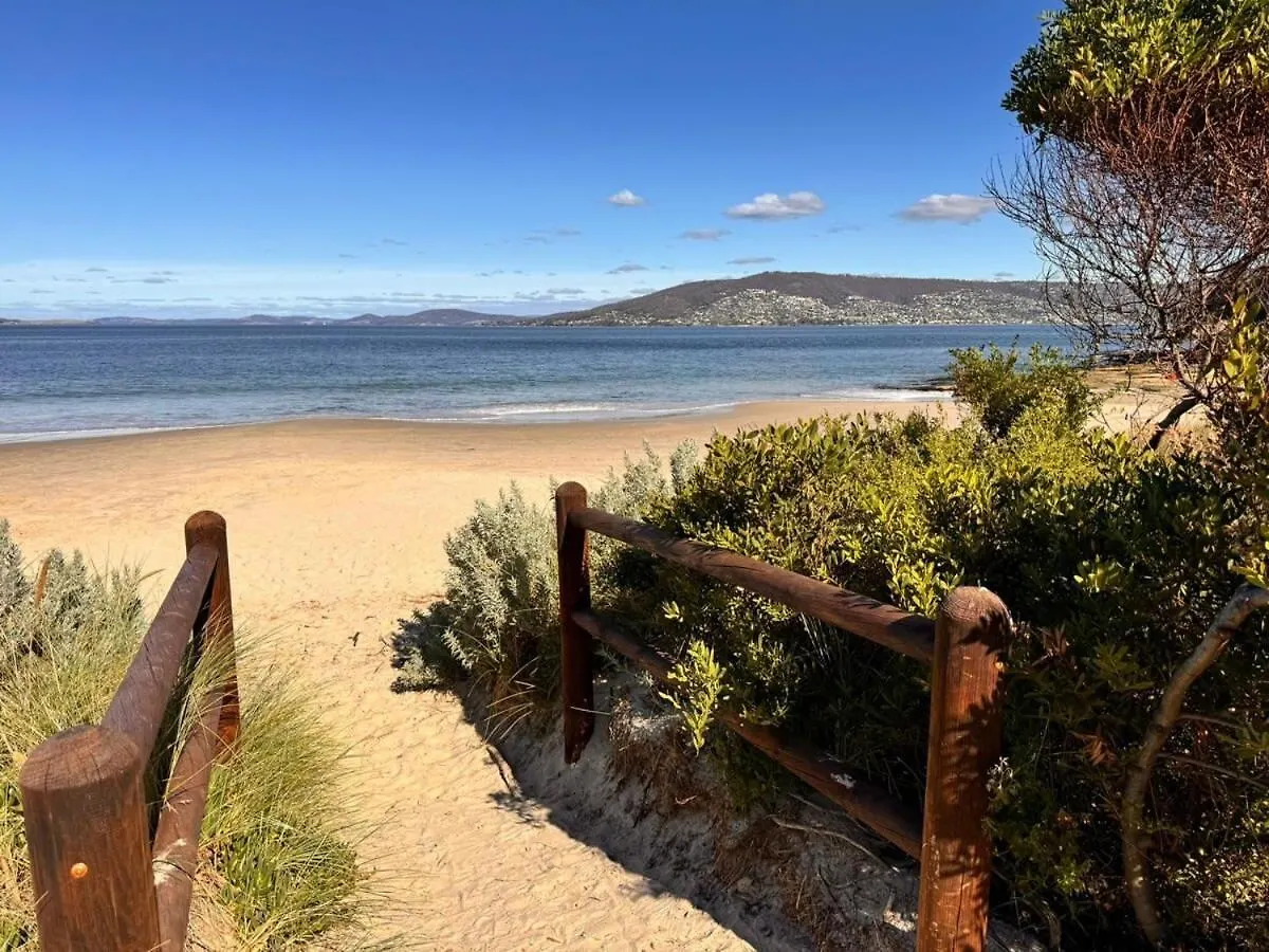 4 Bed 2 Storey House With Views Spa Near Beach Hobart
