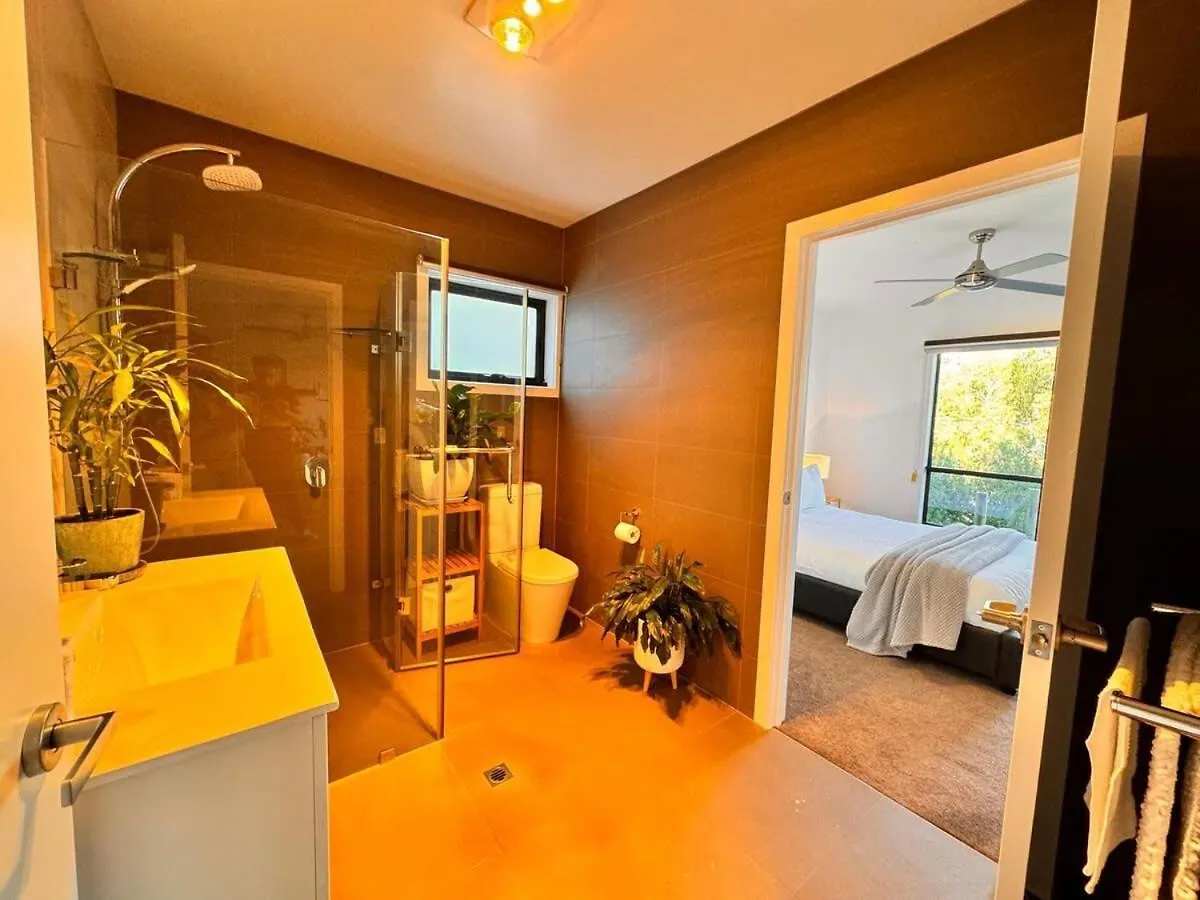 4 Bed 2 Storey House With Views Spa Near Beach Hobart 0*,