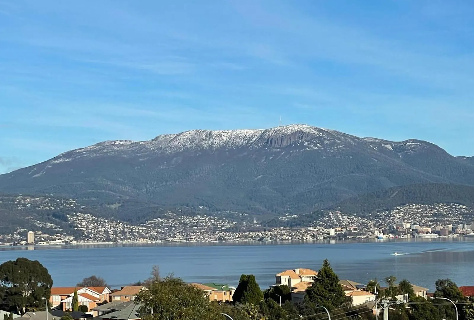 Holiday home 4 Bed 2 Storey House With Views Spa Near Beach Hobart