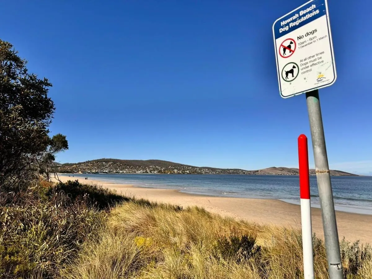 4 Bed 2 Storey House With Views Spa Near Beach Hobart Holiday home