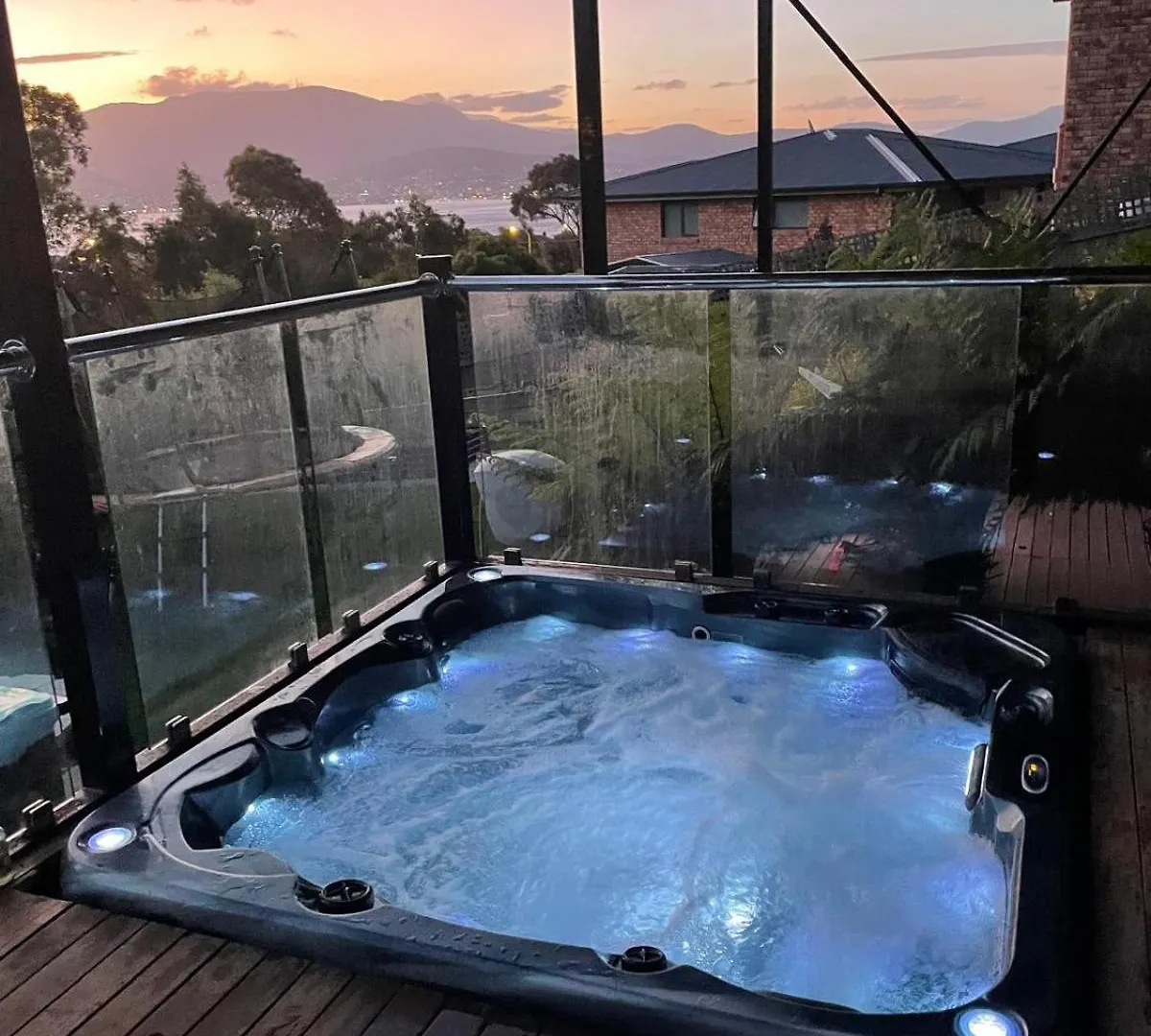 4 Bed 2 Storey House With Views Spa Near Beach Hobart Australia