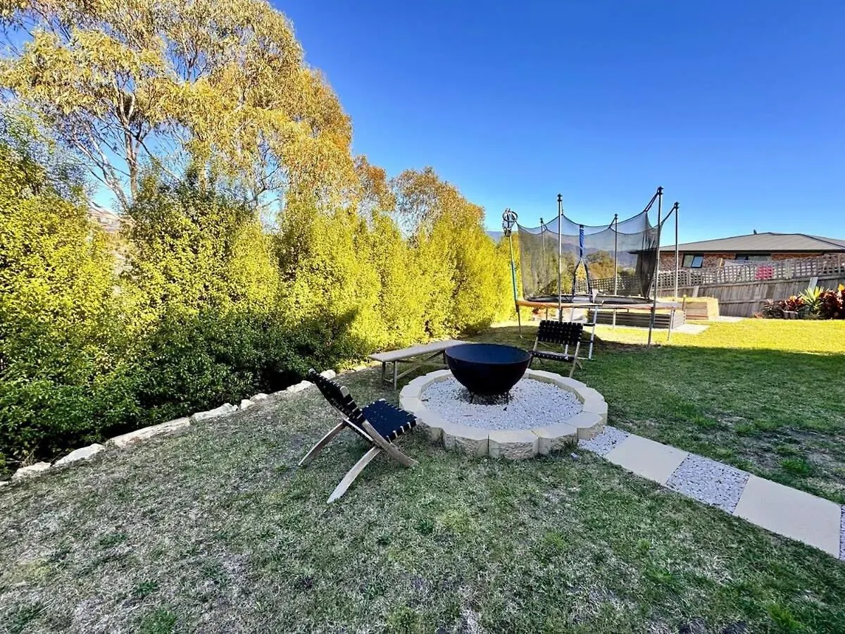 4 Bed 2 Storey House With Views Spa Near Beach Hobart