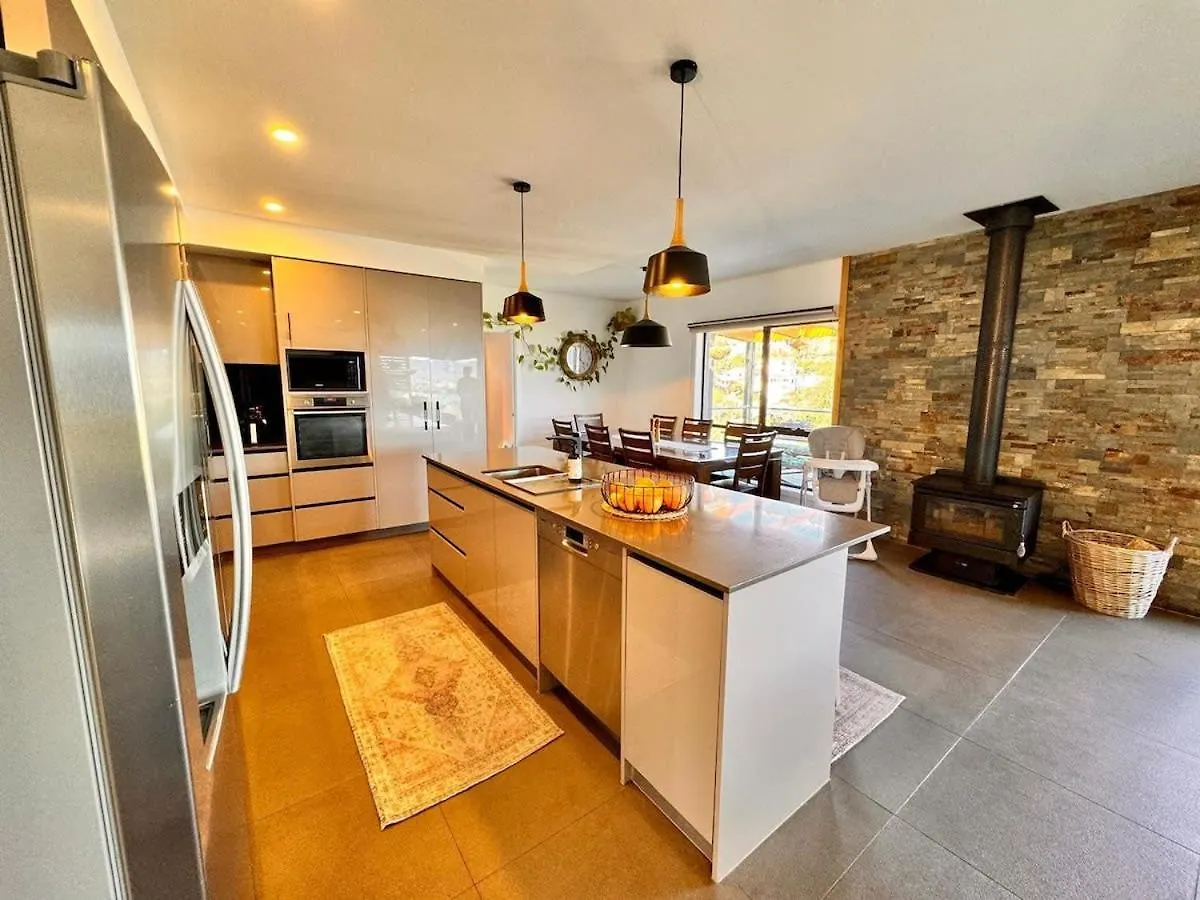 Holiday home 4 Bed 2 Storey House With Views Spa Near Beach Hobart Australia